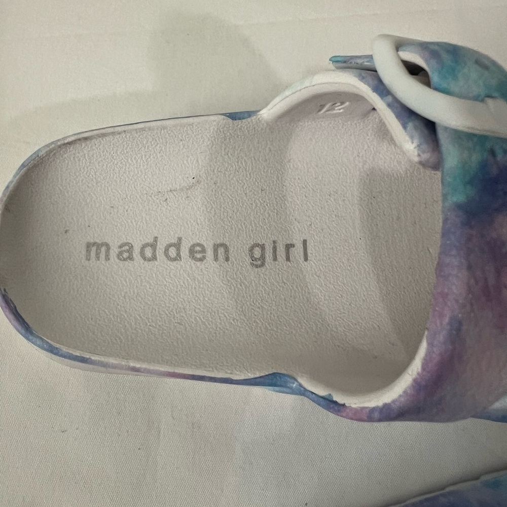 Madden Girl Blue and Purple Casual Sandals with Watercolor Strap, Brand New - Picture 7 of 10